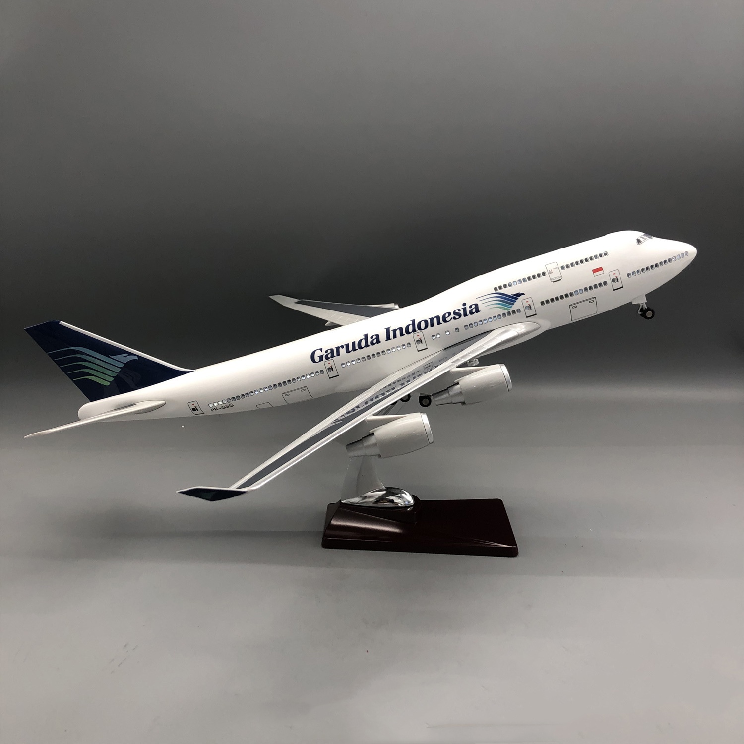 Model Kit Indonesia - 47cm Diecast Resin Aircraft B747 Garuda